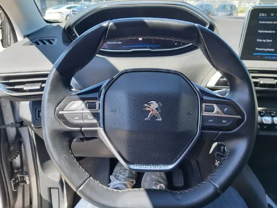 Изображение Peugeot - 5008 Allure PureTech, 1.2 Benzin, 