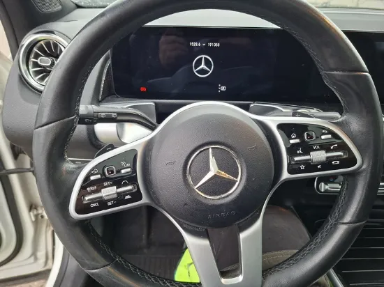 Picture of Mercedes - GLB 220d, 2.0 Diesel,