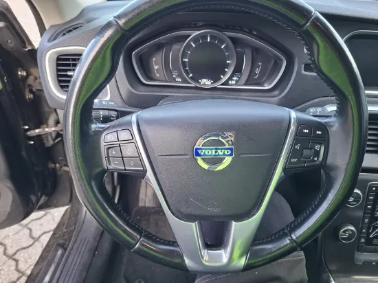Изображение Volvo - V40 D4 Momentum, 2.0D Diesel