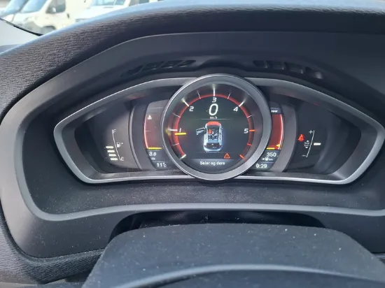 Изображение Volvo - V40 D4 Momentum, 2.0D Diesel