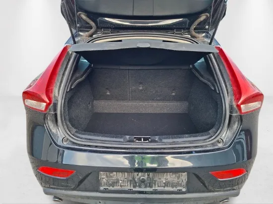 Изображение Volvo - V40 D4 Momentum, 2.0D Diesel