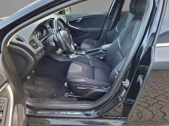 Изображение Volvo - V40 D4 Momentum, 2.0D Diesel