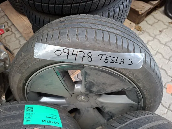 Picture of Tesla - Model 3 Long Range Dual Motor