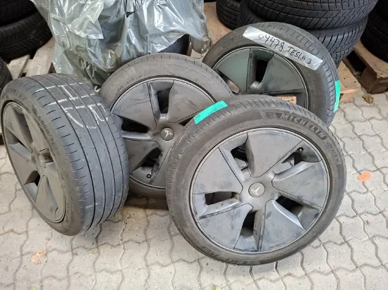 Picture of Tesla - Model 3 Long Range Dual Motor