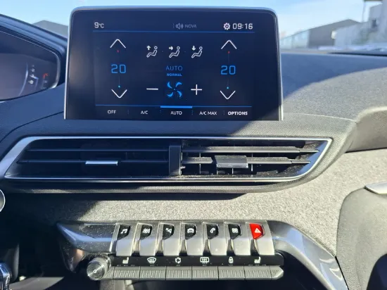 Изображение Peugeot - 5008 Allure, 1.2 Puretech Benzin,