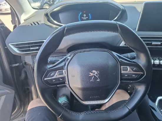Изображение Peugeot - 5008 Active, 1.2 e-THP Benzin