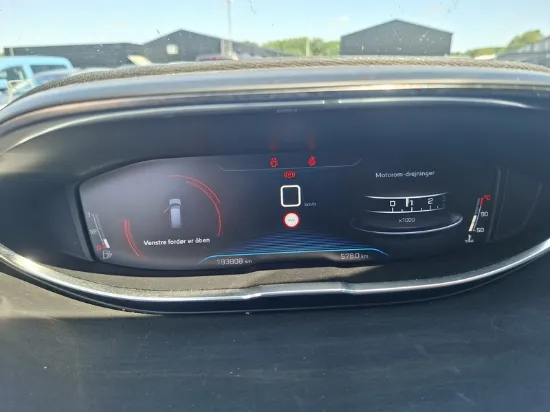 Изображение Peugeot - 5008 Active, 1.2 e-THP Benzin