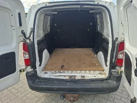 Изображение Peugeot - Partner EAT8, 1.5 BlueHDi Diesel