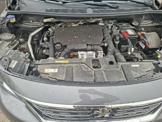 Изображение Peugeot - 5008 Active, 1.2 e-THP Benzin
