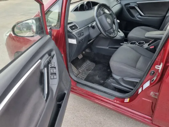 Изображение Toyota 1.8 VVT-i 7 sæder Multidrive