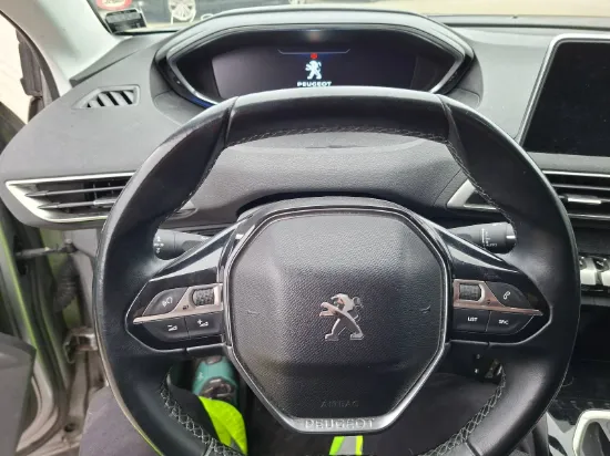 Picture of PEUGEOT 5008 1.2 e-THP 130 hk SUV
