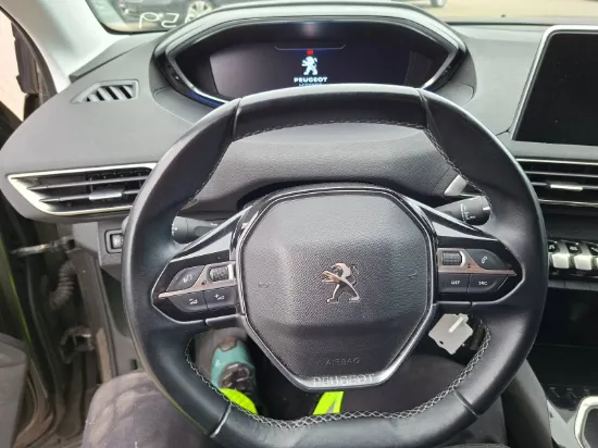 Изображение PEUGEOT 5008 1.2 130 PureTech Allure SUV