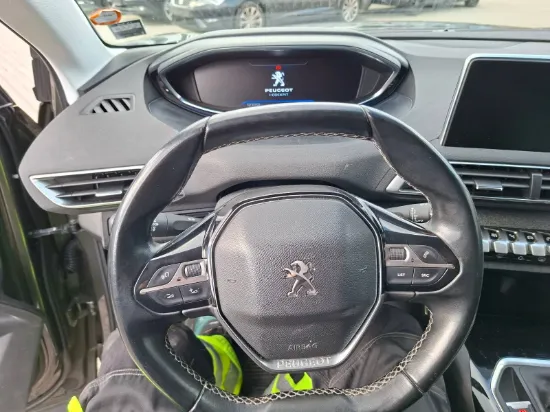 Picture of PEUGEOT 3008 PureTech 130 SUV