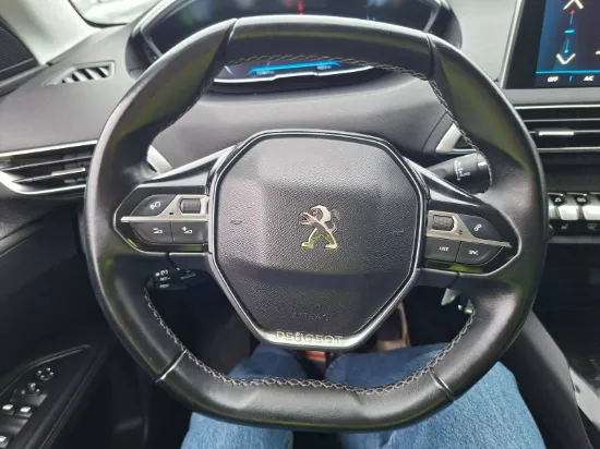 Изображение PEUGEOT 5008 PureTech 1.2 130 SUV