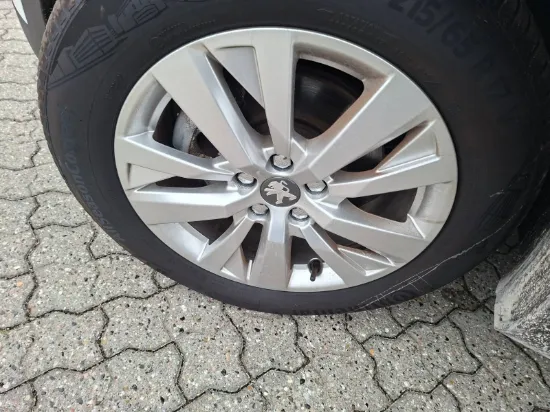 Изображение PEUGEOT 5008 PureTech 1.2 130 SUV
