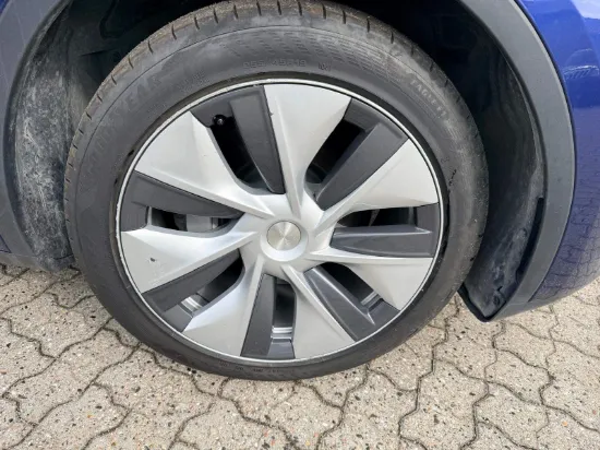 Picture of Tesla Y RWD Sport Utility