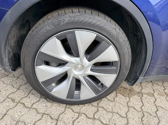 Picture of Tesla Y RWD Sport Utility
