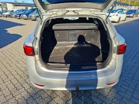 Изображение TOYOTA AVENSIS 2.0 143hk D-4D Touring Sports