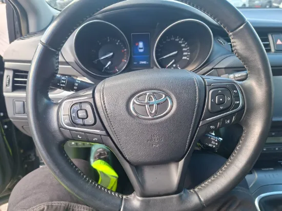 Изображение TOYOTA AVENSIS 2.0 D-4D Touring Sports